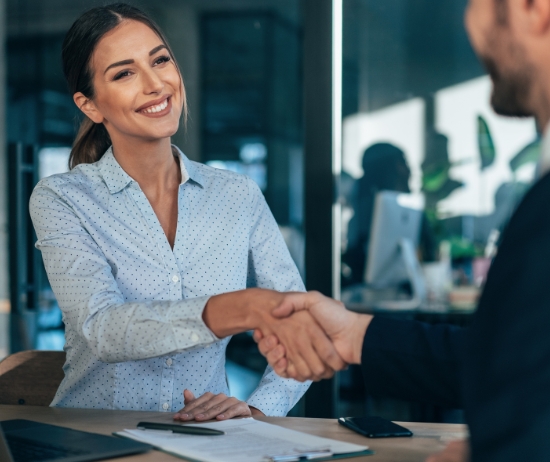 Tão importante quanto cuidar dos seus negócios é proteger o seu patrimônio. O Seguro empresarial foi criado especialmente para você que se preocupa e quer segurança para ficar tranquilo e pensar apenas nos negócios. Oferecemos produtos diferenciados.